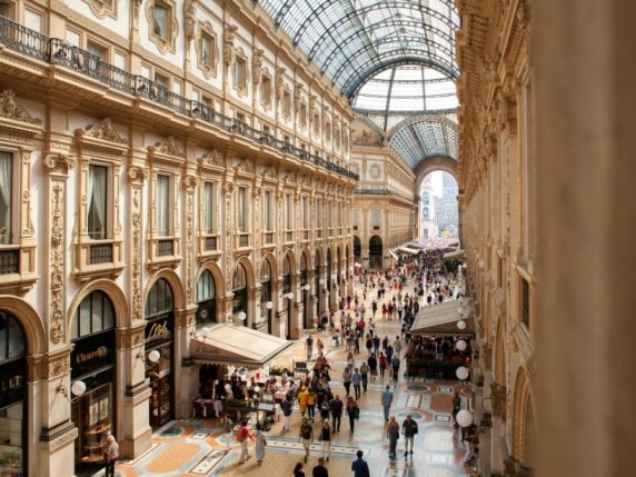 Sequestrati due edifici per irregolarità: dopo la Milano da bere, c'è quella da fregare