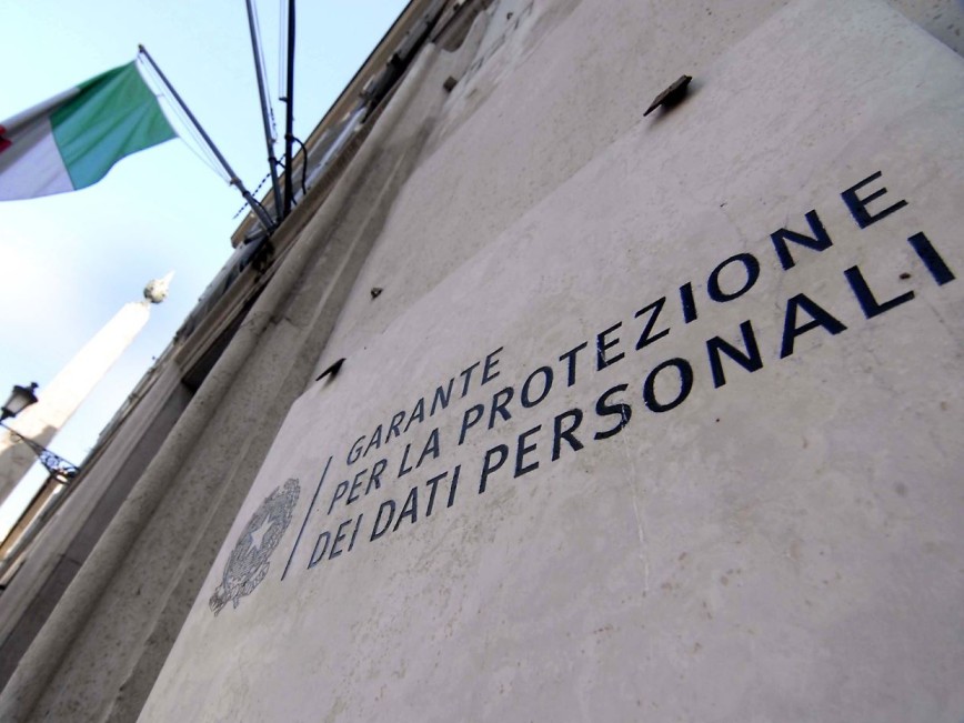 La Guardia di Finanza perquisisce la sede del garante della privacy: tutti indagati i componenti dell'authority