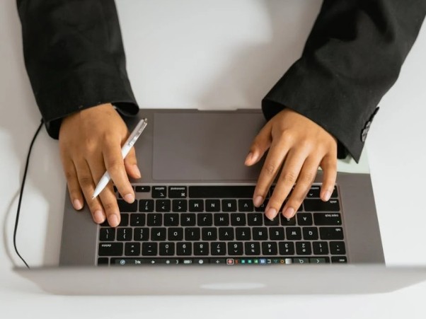 Legge 104, dal 2026 nuove tutele per i lavoratori fragili: congedi fino a 24 mesi, più permessi e priorità allo smart working