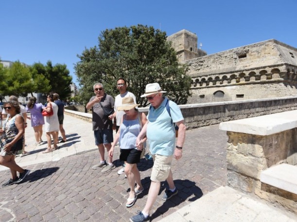 Turismo, nel 2023 il settore pesa per il 9,6% del Pil e genera oltre 206 miliardi