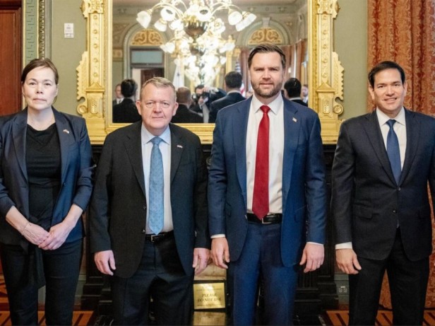 Il ministro degli Esteri groenlandese piange raccontando l'incontro con Rubio