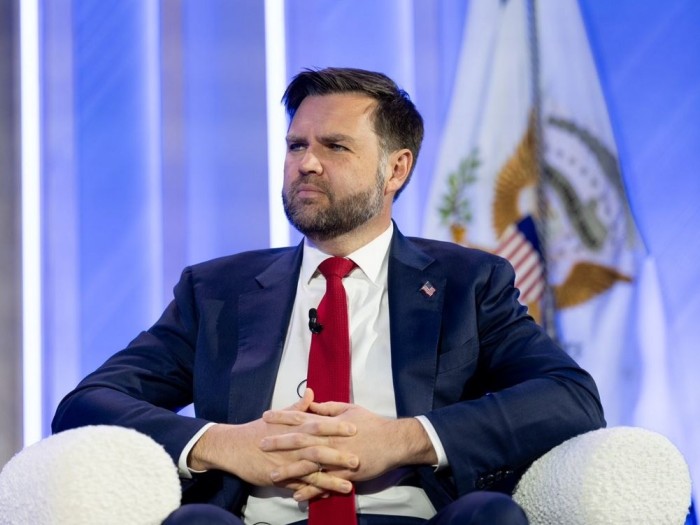 Usa: JD Vance, guardando al 2028, arruola il Padreterno