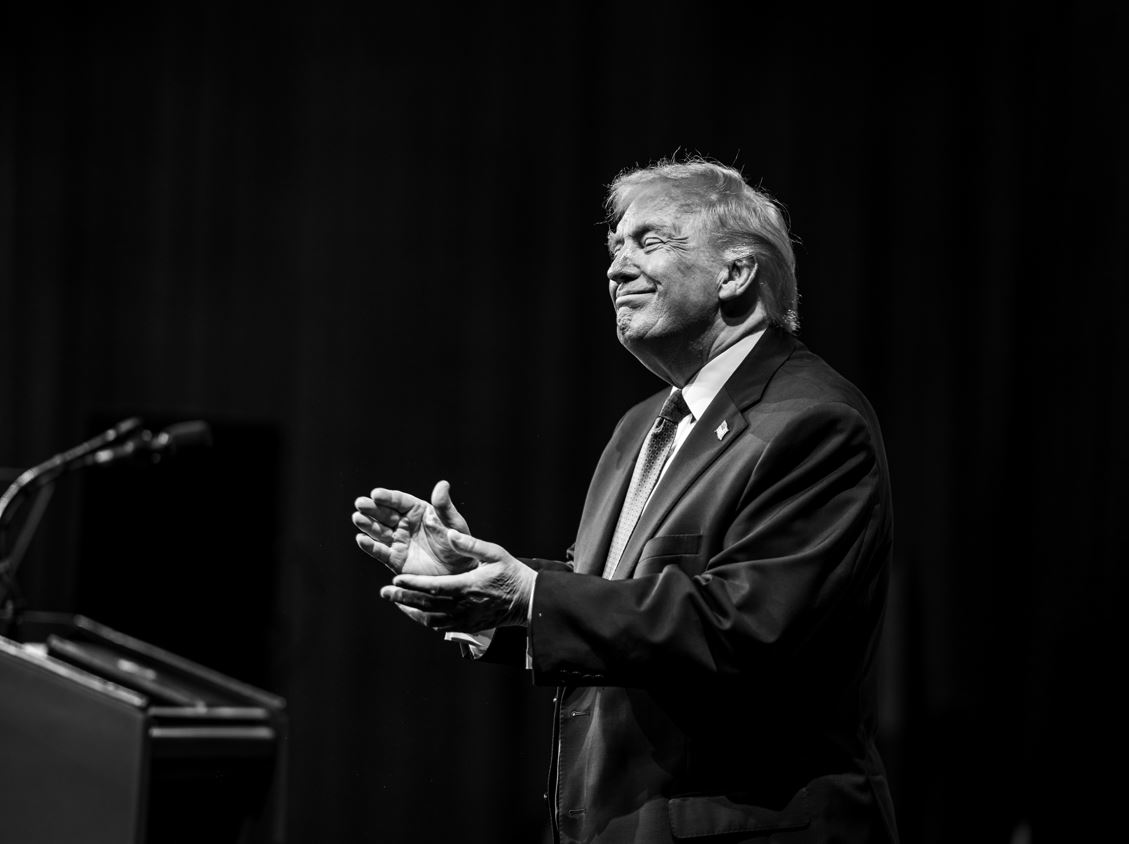 Trump sceglie Davos per celebrarsi e candidarsi a presidente del mondo intero