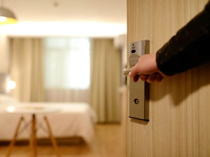 Armani rilancia sull’hôtellerie di lusso, joint venture globale con Symphony Global