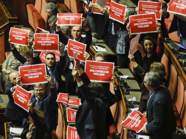 Manovra da 22 miliardi, il Senato dà il via libera, maggioranza compatta, opposizioni in trincea