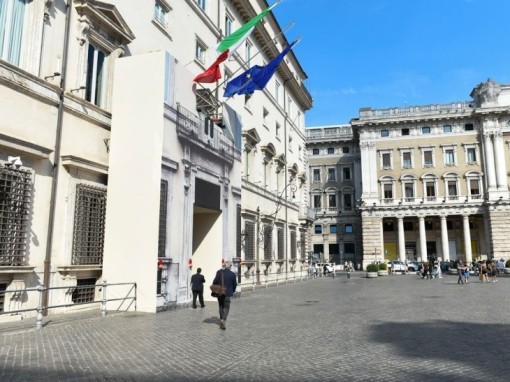 Milleproroghe 2026, il decreto omnibus allunga i tempi: bonus lavoro, Lep, sanità e stop alle multe rivalutate